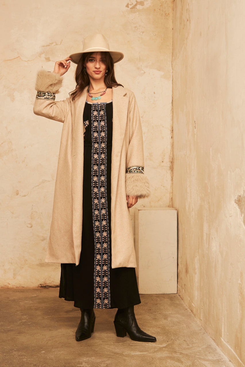 Long-sleeved embroidered long dress - black