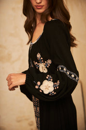 Long-sleeved embroidered long dress - black