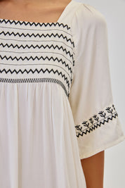 VESTIDO CORTO CENEFAS BICOLOR - BLANCO