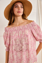 VESTIDO CORTO FLORES ESCOTE BARDOT - ROSA