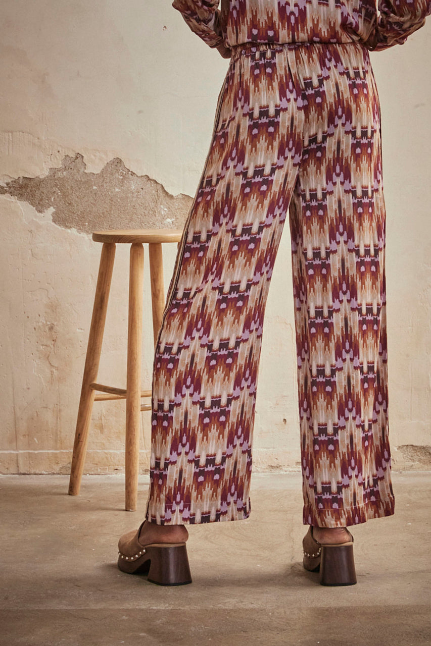 STRAIGHT FLOWING PRINTED PANTS WITH EMBROIDERY - WINE