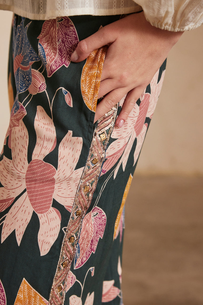 Straight-leg fluid trousers with embroidery - green