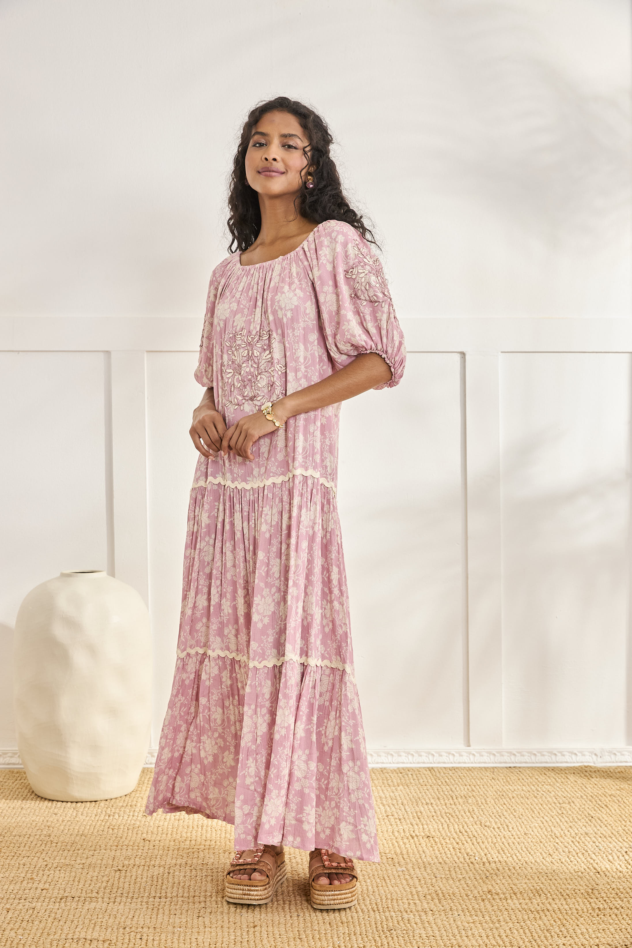 FLORAL DRESS WITH RUFFLED NECKLINE - PINK – NKNnekane