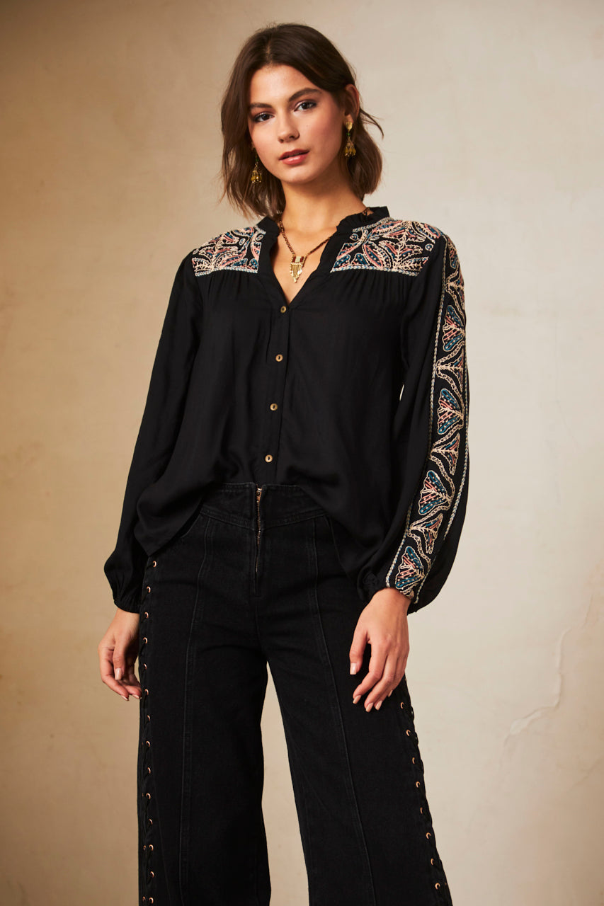 Long-sleeved blouse with embroidery - black