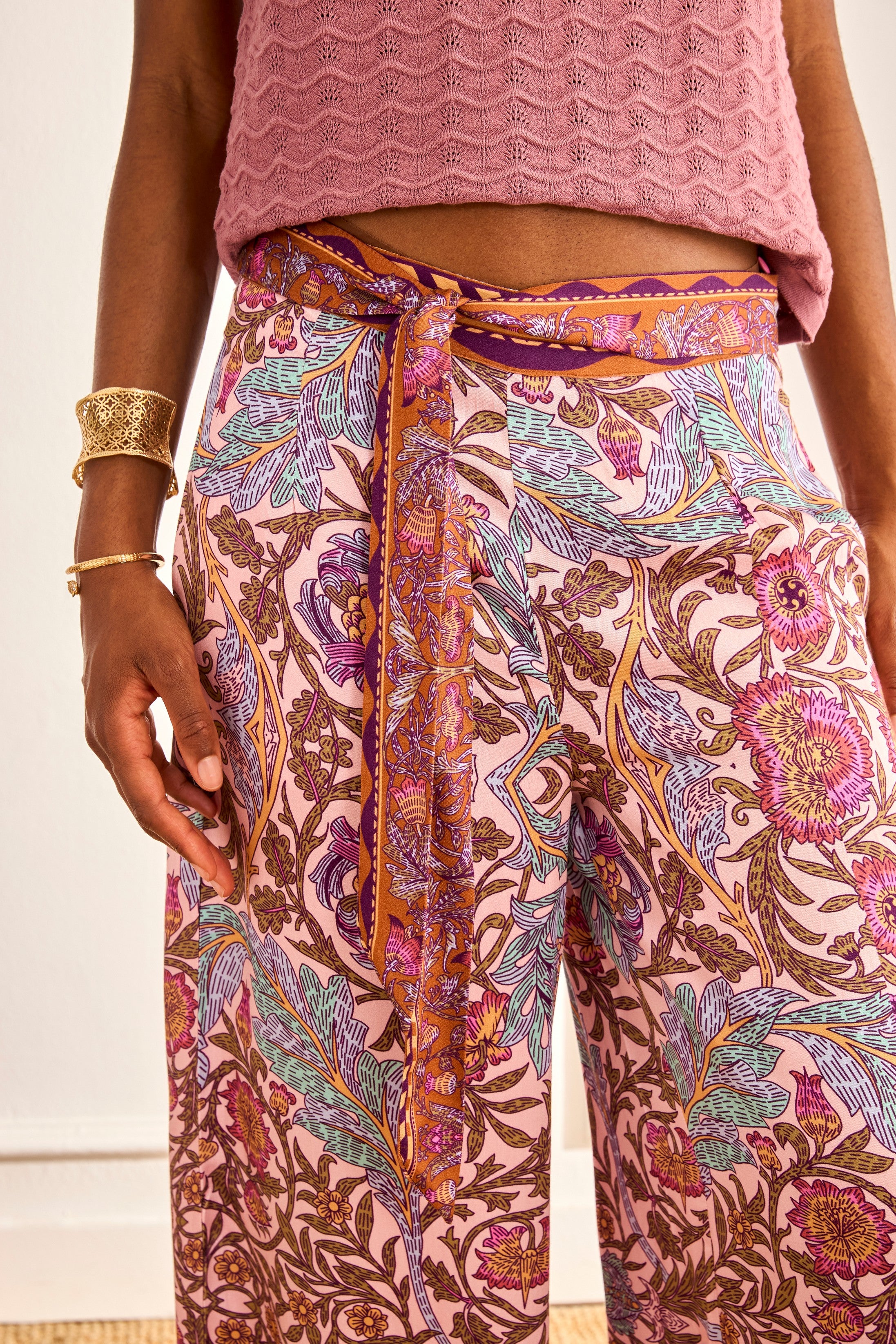 PANTALÓN ESTAMPADO FLORAL MULTICOLOR - ROSA