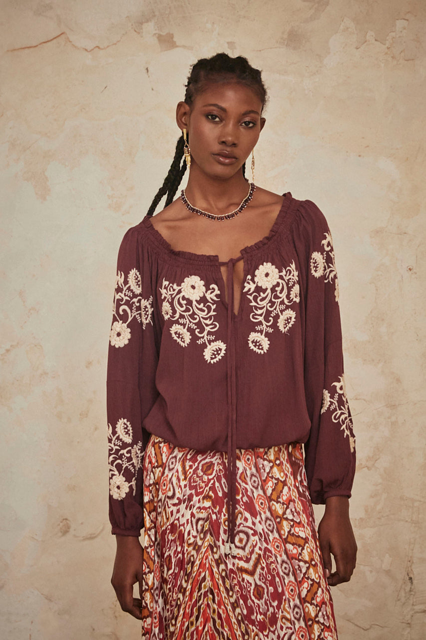 BLUSA MANGA LARGA BORDADA - WINE