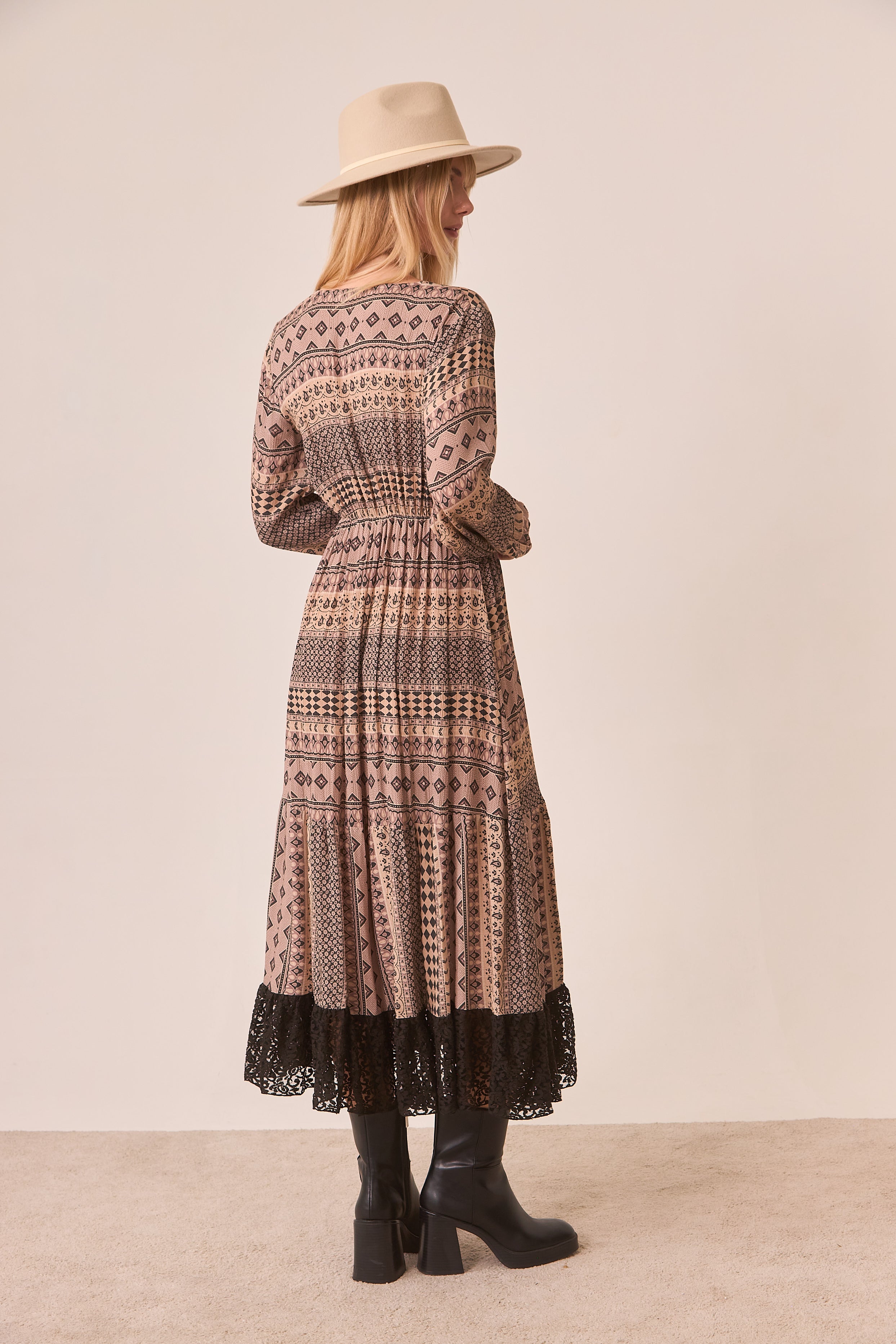 VESTIDO ESTAMPADO VOLANTE GUIPUR - PEACH