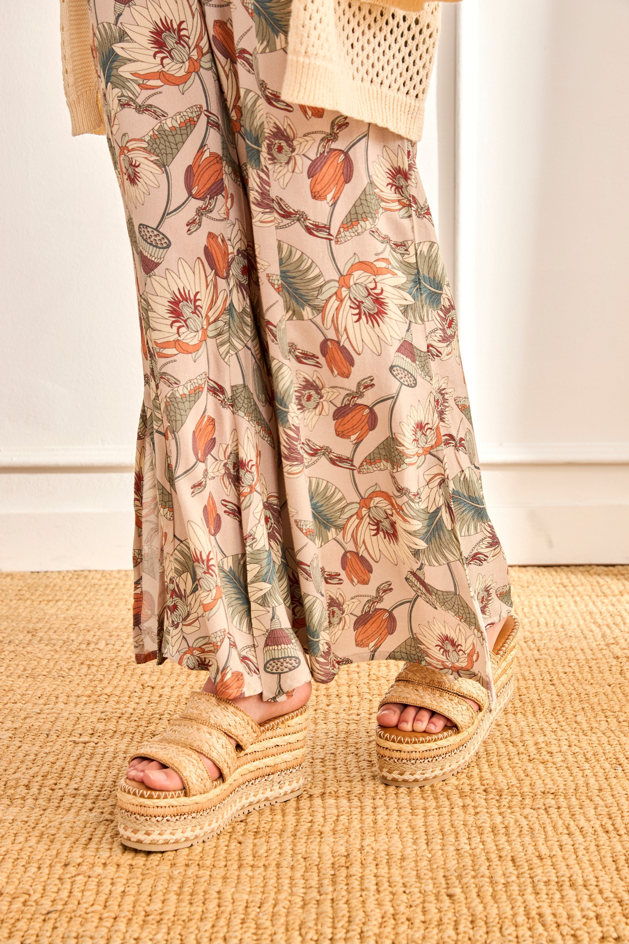 PANTALÓN FLORAL CAMPANA - CRUDO