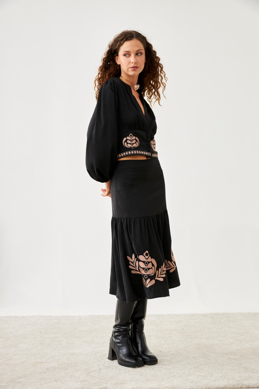 FALDA FLORES BORDADAS - BLACK