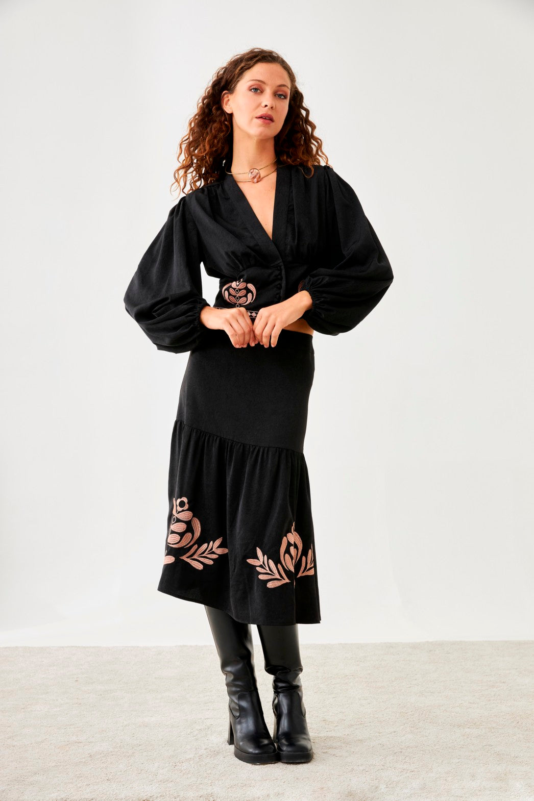 FALDA FLORES BORDADAS - BLACK