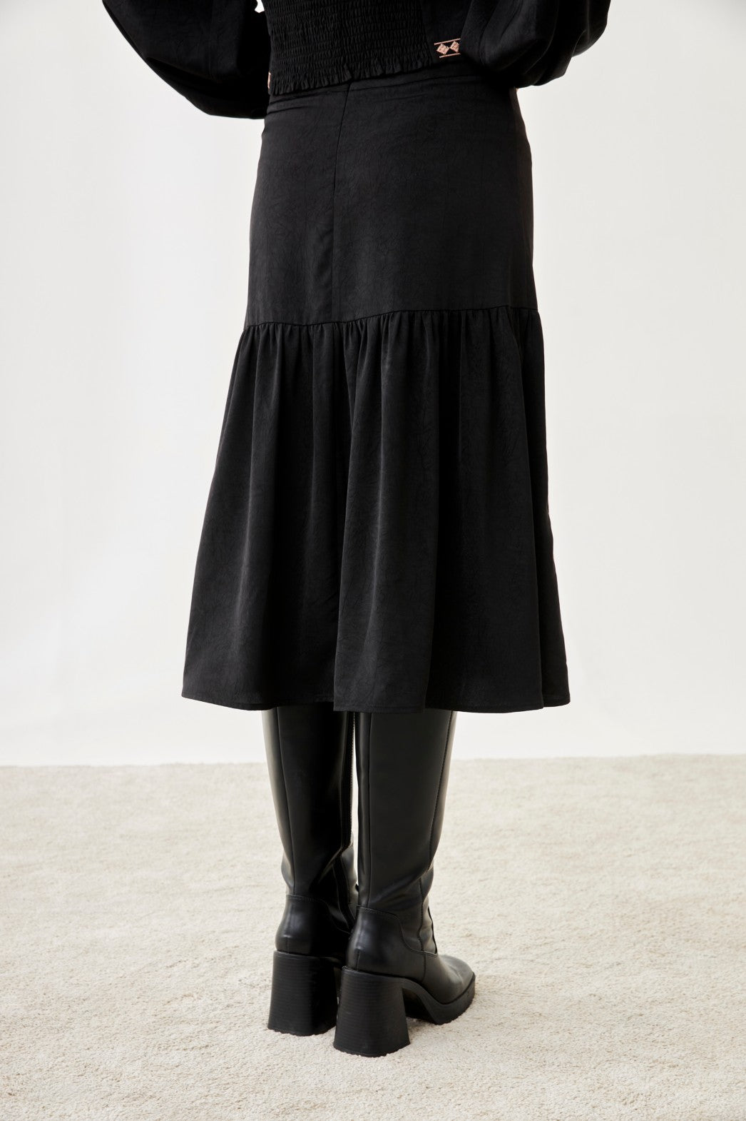 FALDA FLORES BORDADAS - BLACK