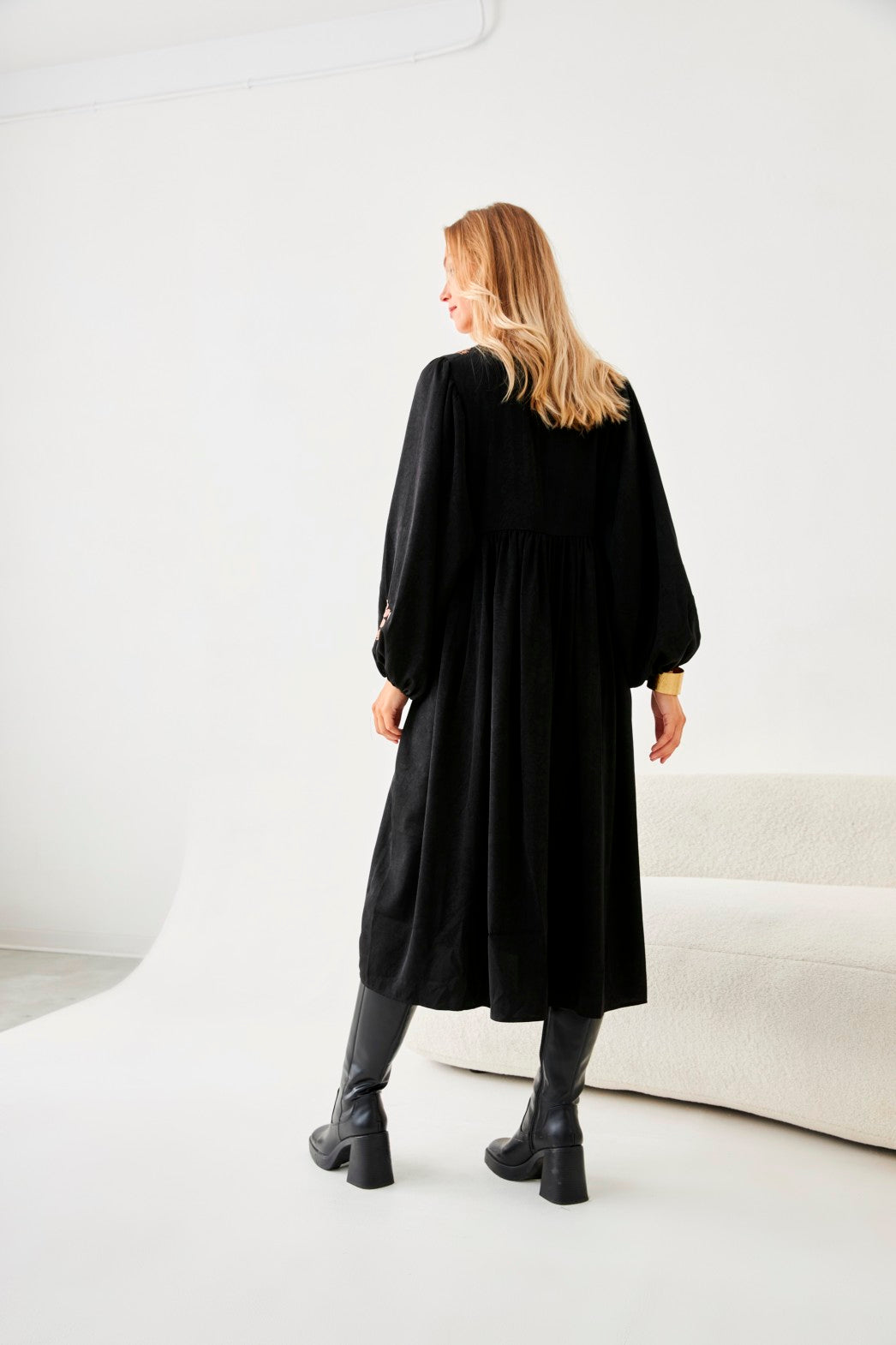 VESTIDO BORDADOS FLORALES - BLACK