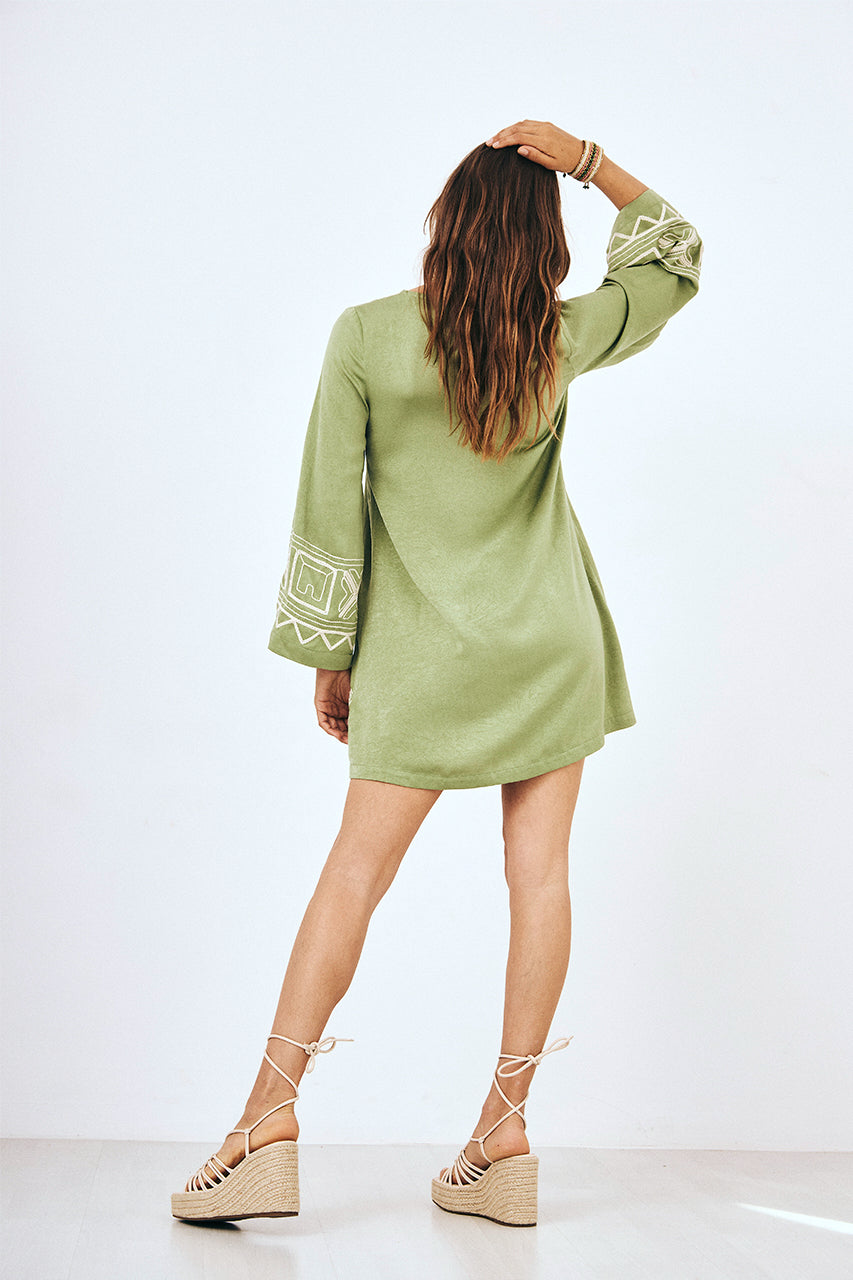 VESTIDO CORTO MANGA LARGA BORDADO - VERDE