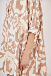 VESTIDO CAMISERO CORTO  BORDADO PALMERA - CAMEL