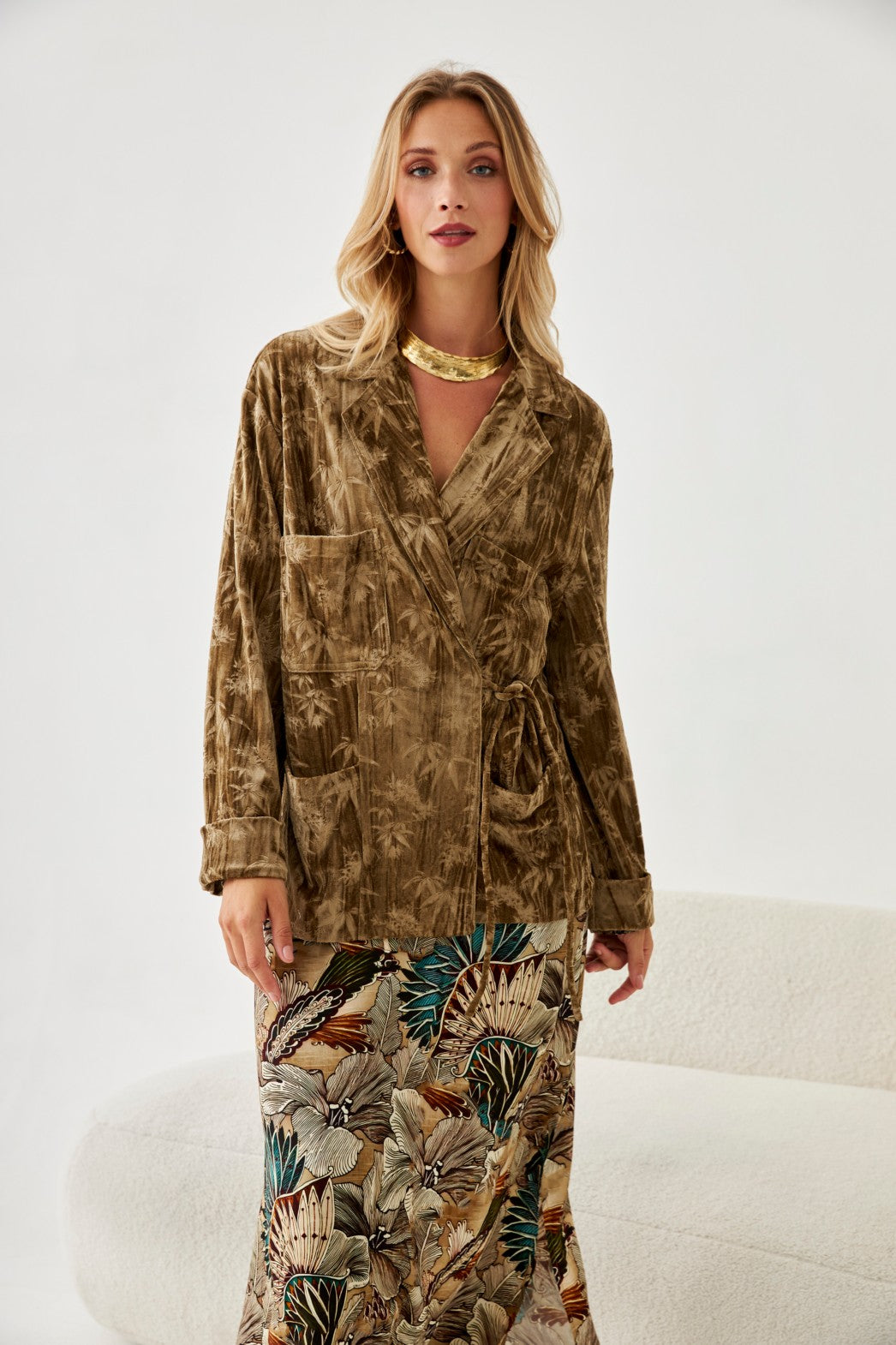 CHAQUETA CRUZADA TIRAS ATAR TERCIOPELO PALMERITAS - GOLDEN