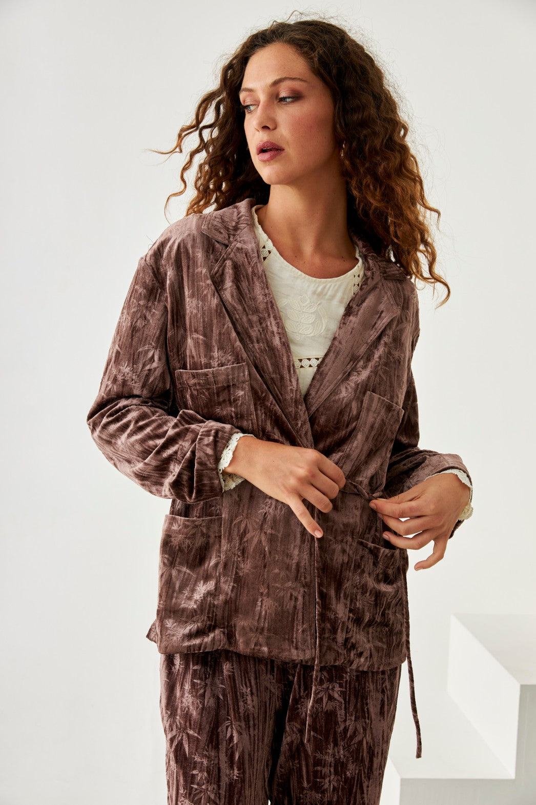 CHAQUETA CRUZADA TERCIOPELO PALMERITAS - TAUPE