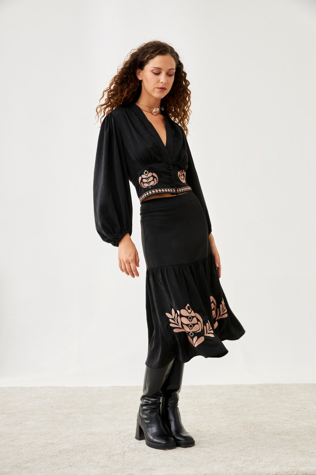BLUSA BORDADOS CINTURA - BLACK
