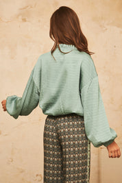 CAMISA AMPLIA MANGA LARGA CON GOMA EN  EL BAJO - GREEN