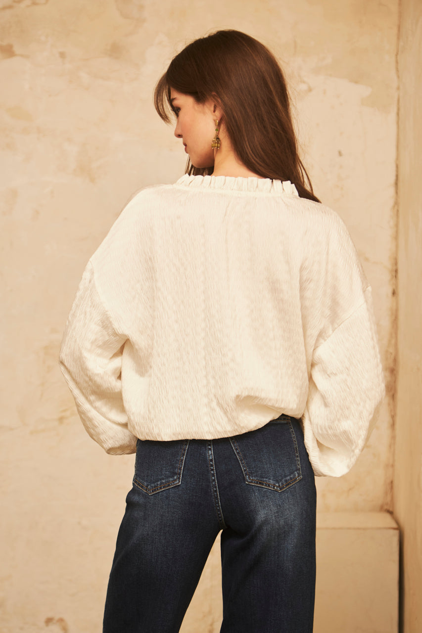 Loose, long-sleeved shirt with elastic at the hem - ECRU