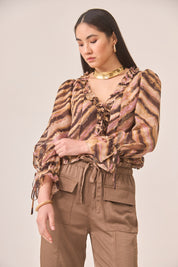 BLUSA VOLANTE ANIMAL PRINT - CAMEL