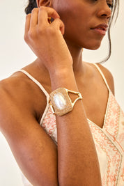 BRAZALETE DE PERLA CENTRAL - DORADO