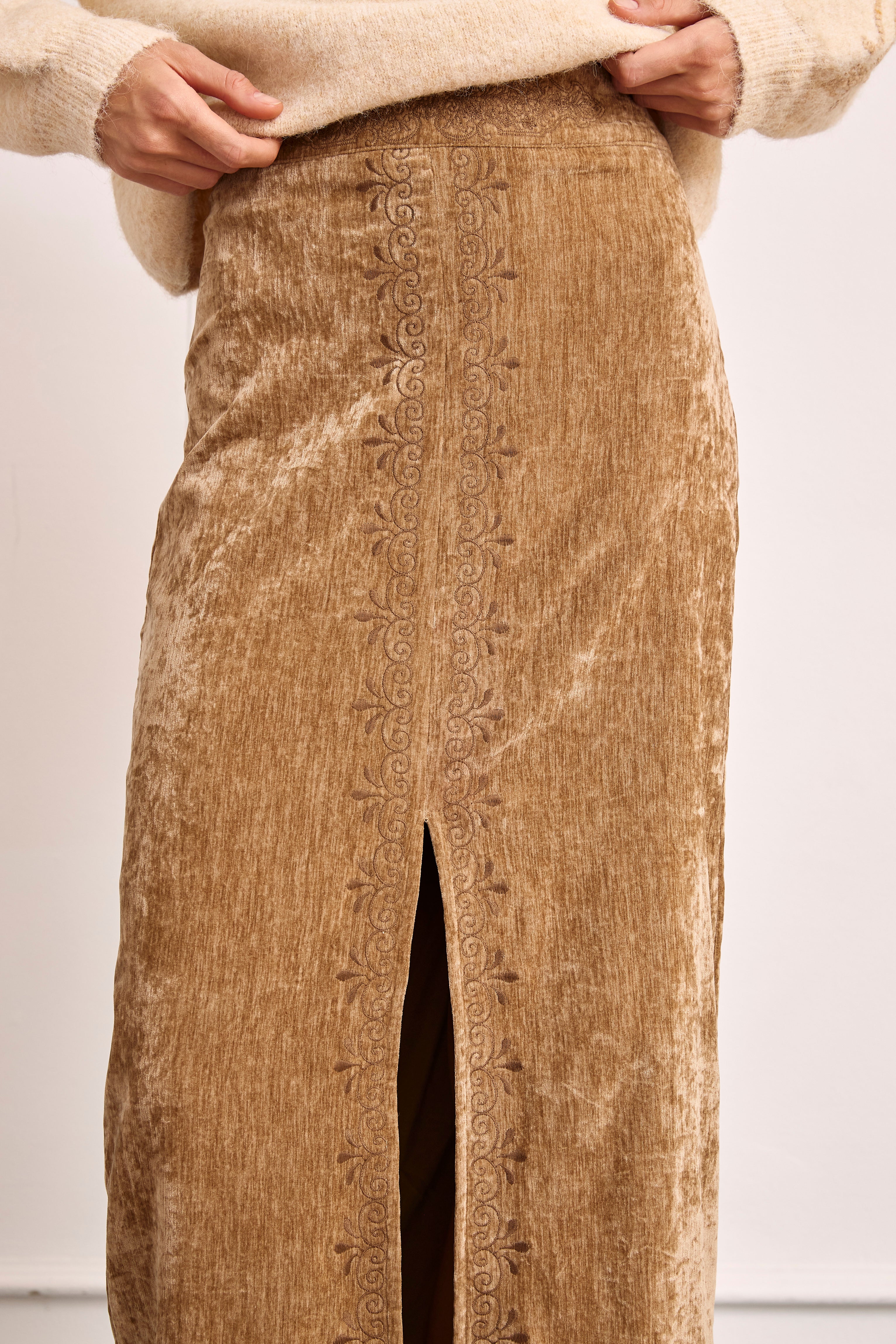 LX.AISAYA-000074_4.jpg