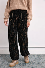 PRINTED VELVET JOGGER PANTS - BLACK - BLACK