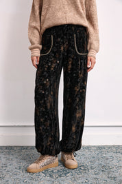 PRINTED VELVET JOGGER PANTS - BLACK
