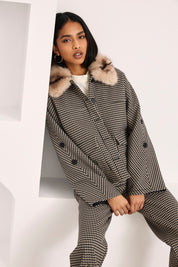 CHAQUETA JACQUARD ADAMADO CUELLO PELO - NEGRO