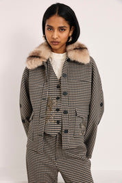 CHAQUETA JACQUARD ADAMADO CUELLO PELO - NEGRO