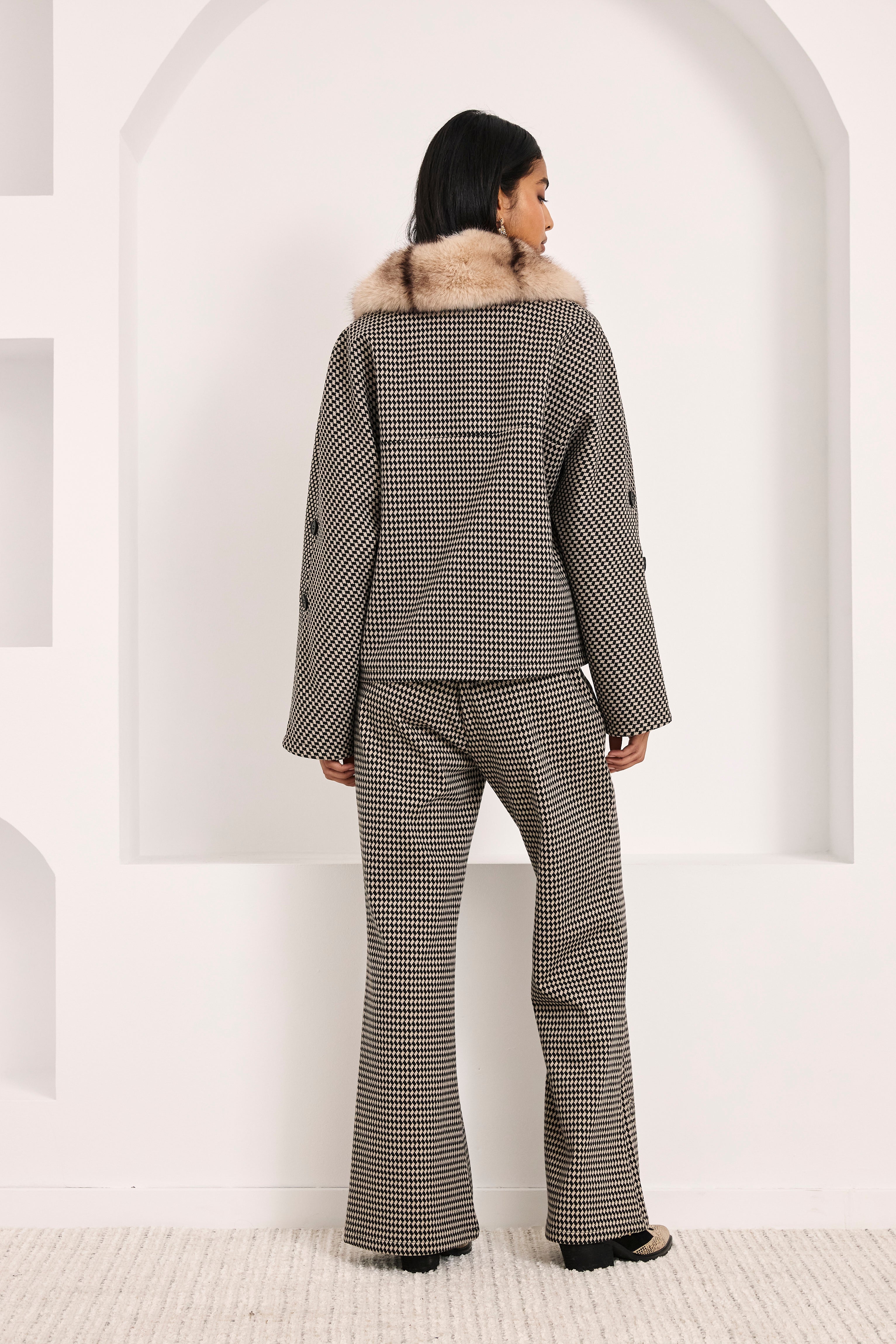 CHAQUETA JACQUARD ADAMADO CUELLO PELO - NEGRO