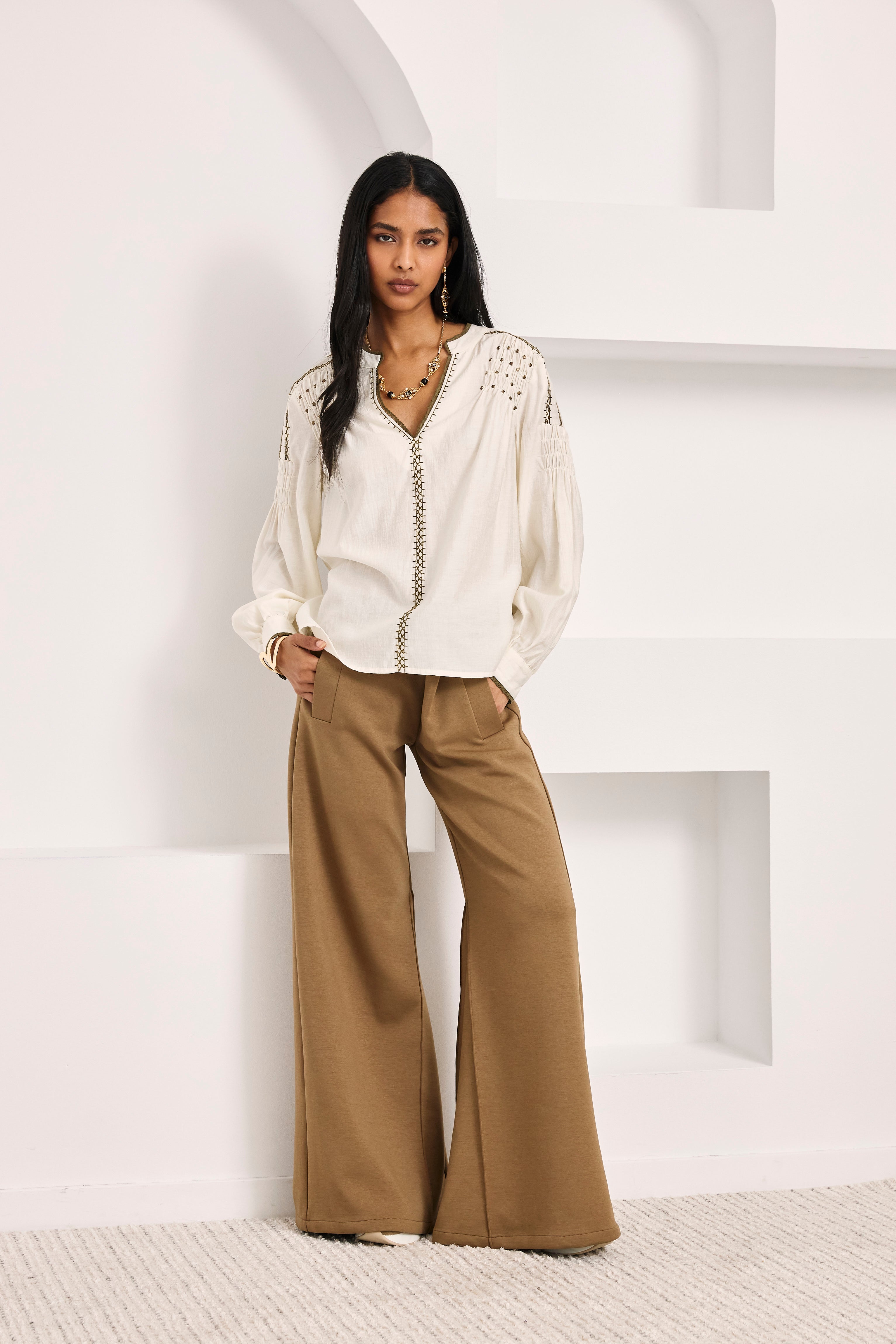 FLARED KNIT TROUSERS WITH POCKETS - CAMEL