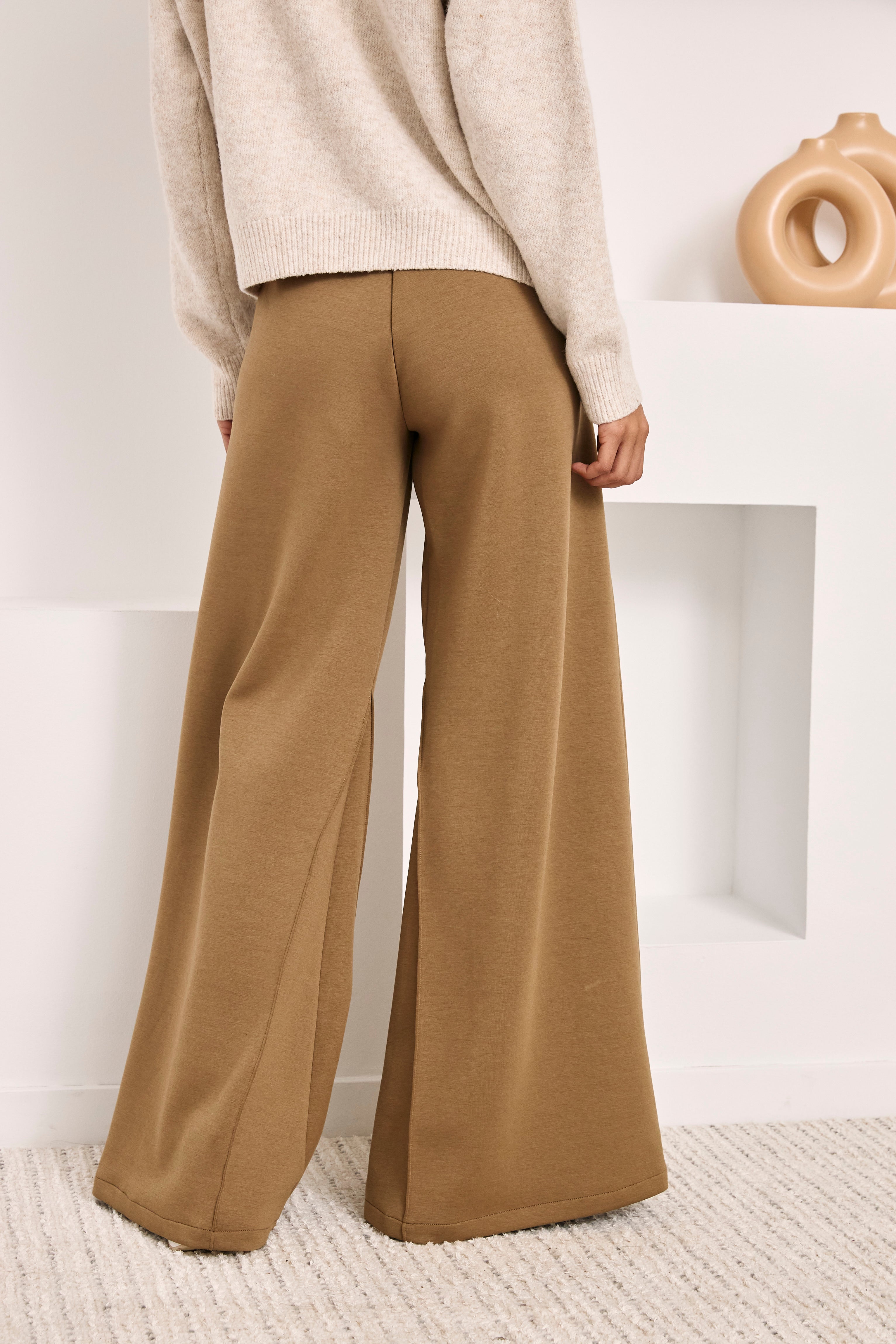 FLARED KNIT TROUSERS WITH POCKETS - CAMEL