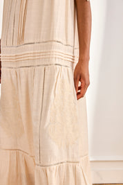 VESTIDO PLISADOS Y CALADOS - CRUDO