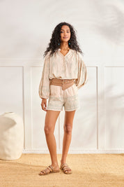 SHORTS BORDADOS PALMERAS - CRUDO