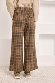 PANTALÓN PINZAS CUADROS - CAMEL