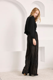 BLUSA VOLANTES Y PASAMANERÍA - NEGRO