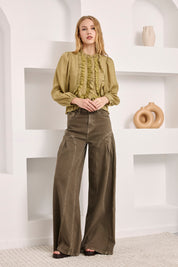BLUSA VOLANTES Y PASAMANERÍA - CAQUI