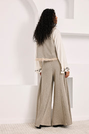 CHALECO CUADROS CON BORDADOS Y PELO - IVORY