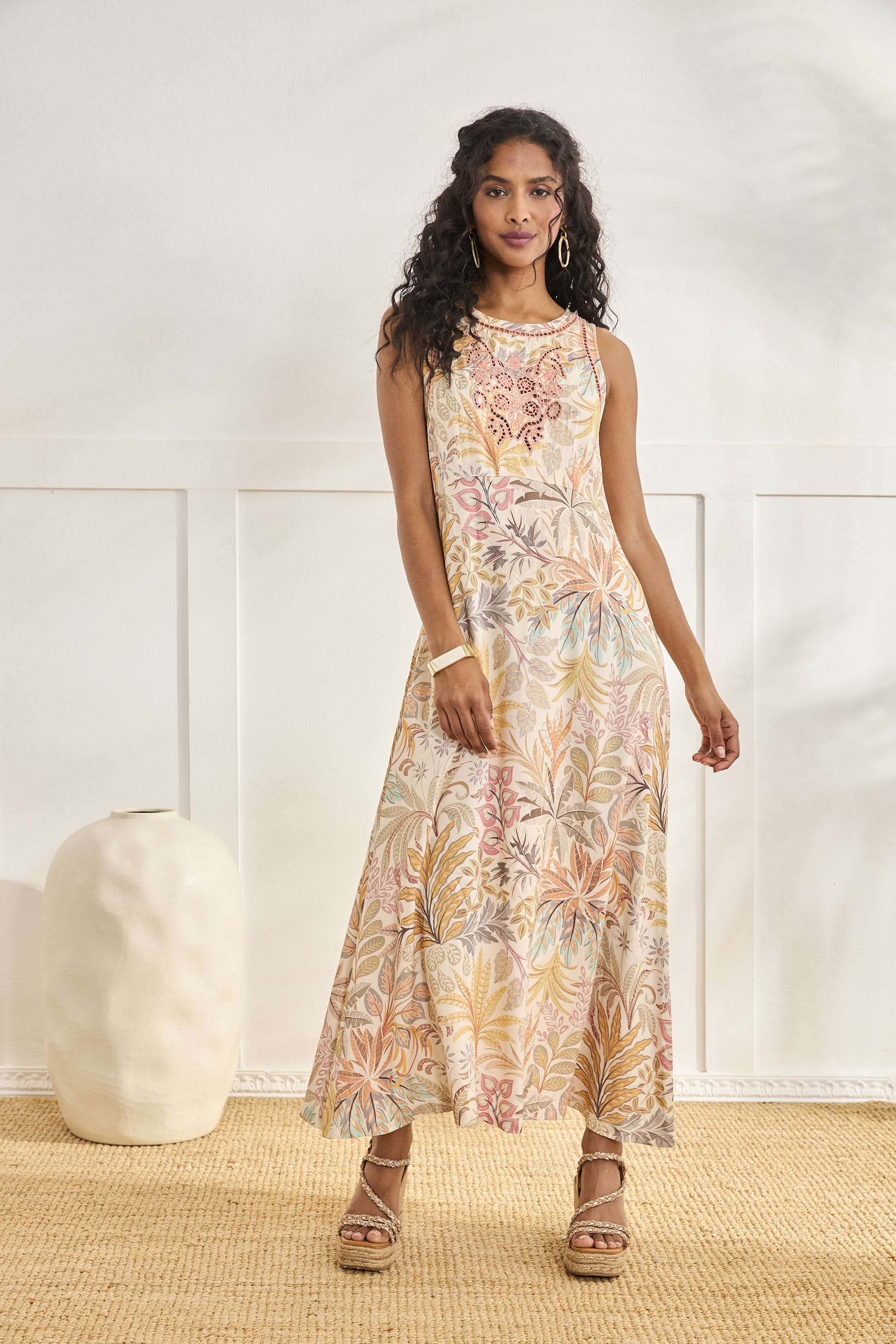 FLORAL DRESS WITH RUFFLED NECKLINE - PINK – NKNnekane