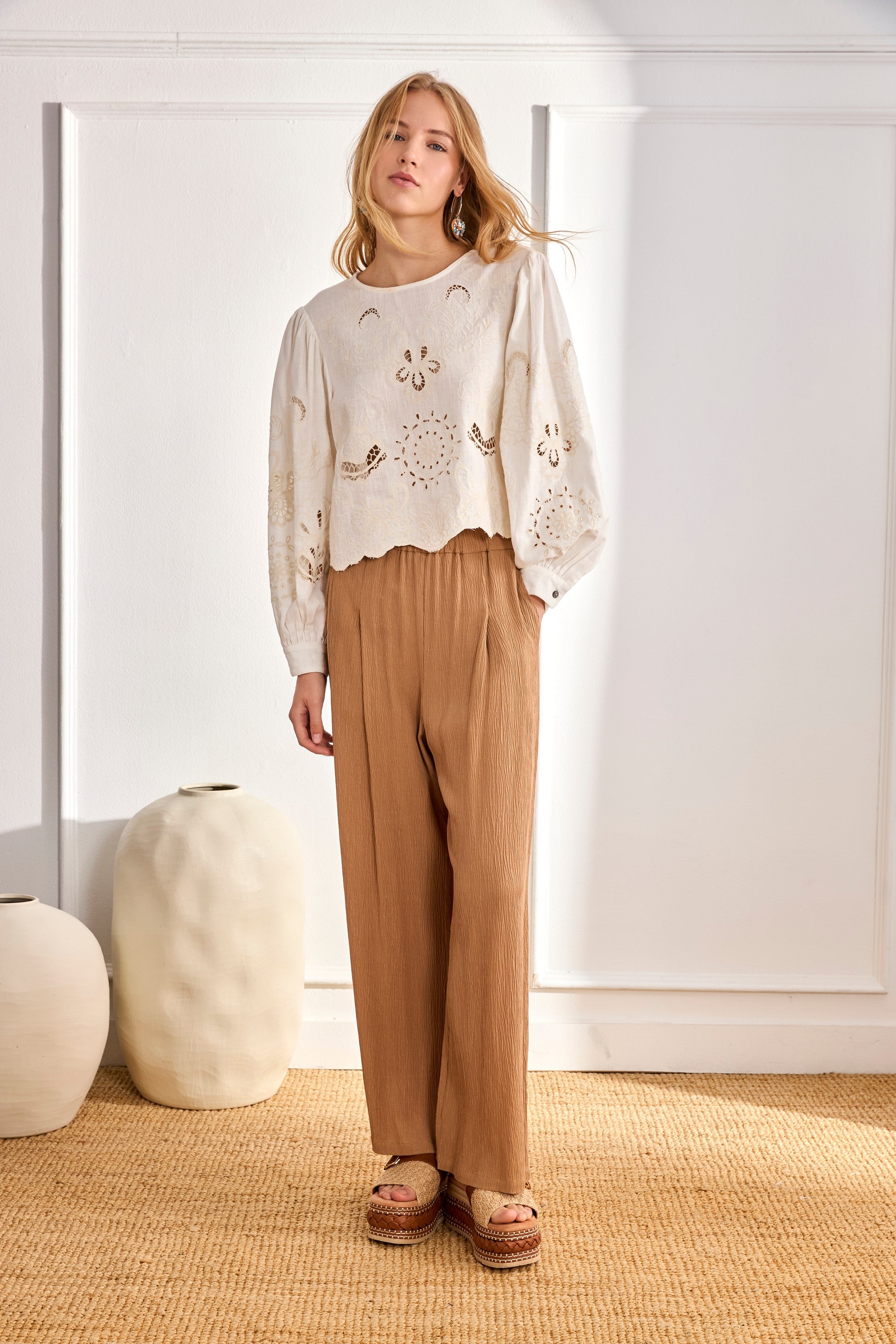 PANTALÓN SMOKED PINZAS - CAMEL