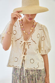 BLUSA FLORES BORDADAS CALADOS Y LAZOS - CRUDO - IVORY