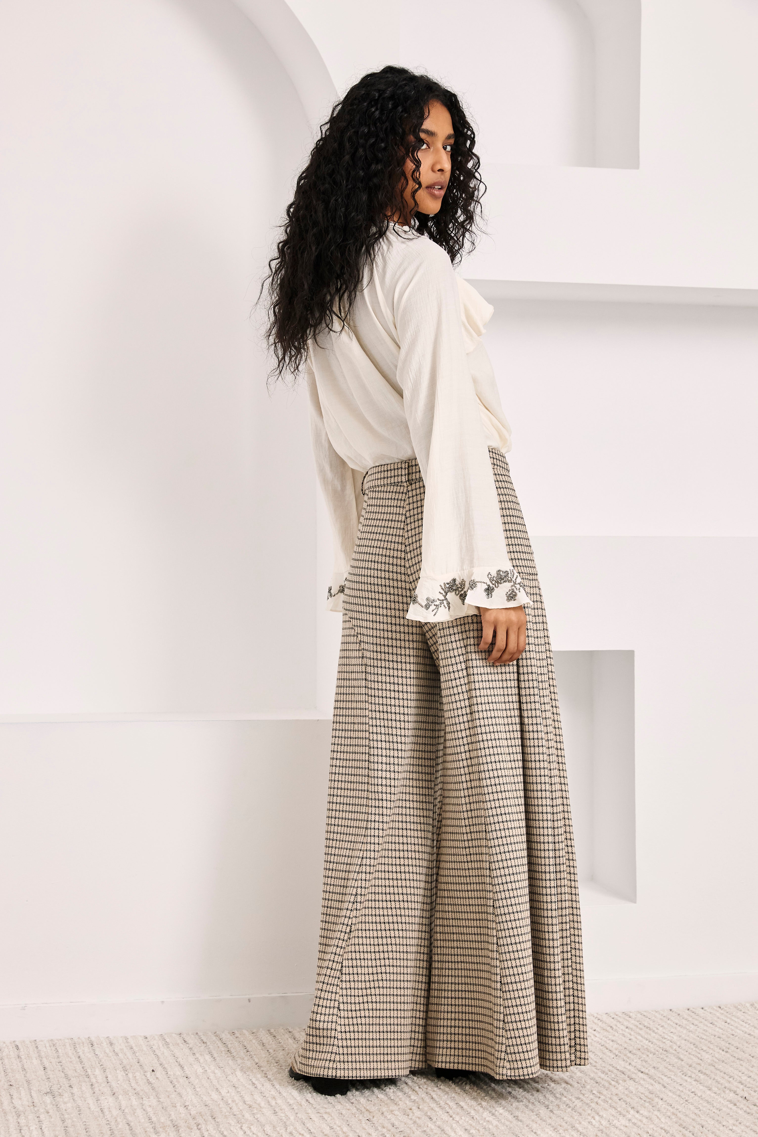 PANTALÓN PALAZZO CUADROS CON BORDADOS  - IVORY
