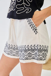 SHORTS LINO CENEFAS BORDADAS - CRUDO