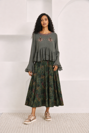 BLUSA VOLANTES Y BORDADOS - VERDE
