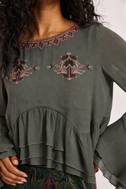 BLUSA VOLANTES Y BORDADOS - VERDE
