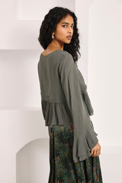 BLUSA VOLANTES Y BORDADOS - VERDE