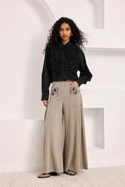 BLUSA CAMISERA VOLANTES - NEGRO