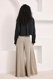 BLUSA CAMISERA VOLANTES - NEGRO