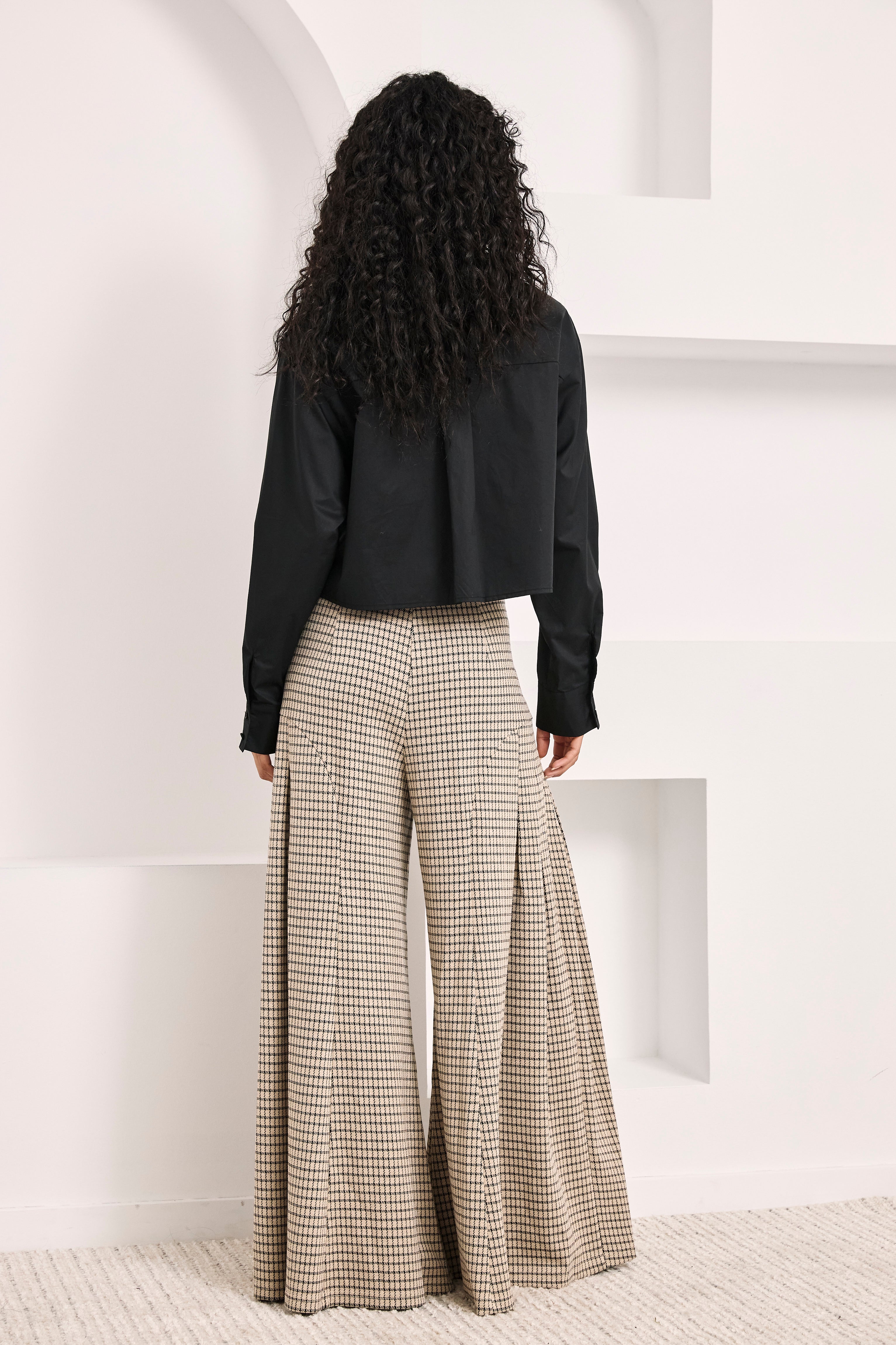 BLUSA CAMISERA VOLANTES - NEGRO